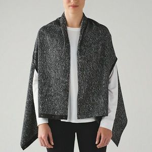 Lululemon black and White vinyasa wrap scarf